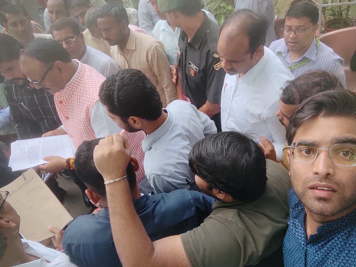 ashvinisingh8's tweet photo. #postpone_uppsc_mains2022
@myogiadityanath @AwasthiAwanishK @brajeshpathakup @dayashankar4bjp @danishazadbjp @shalabhmani @saurabhtop @UPTakOfficial @amitabh2
आदरणीय मुख्यमंत्री जी कृपया संज्ञान लीजिये। आपका एक निर्णय हजारों छात्रों के जीवन में प्रकाश ला सकता है। https://t.co/JOYg91d0IZ