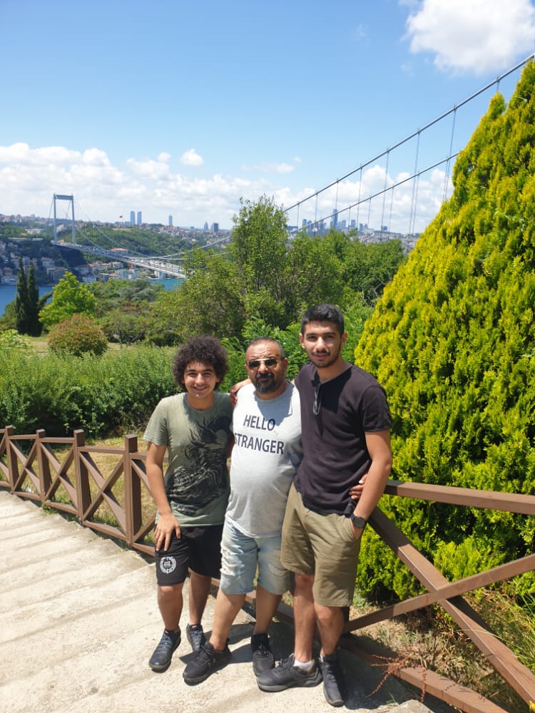 Bizde şortla geziyoruz...
