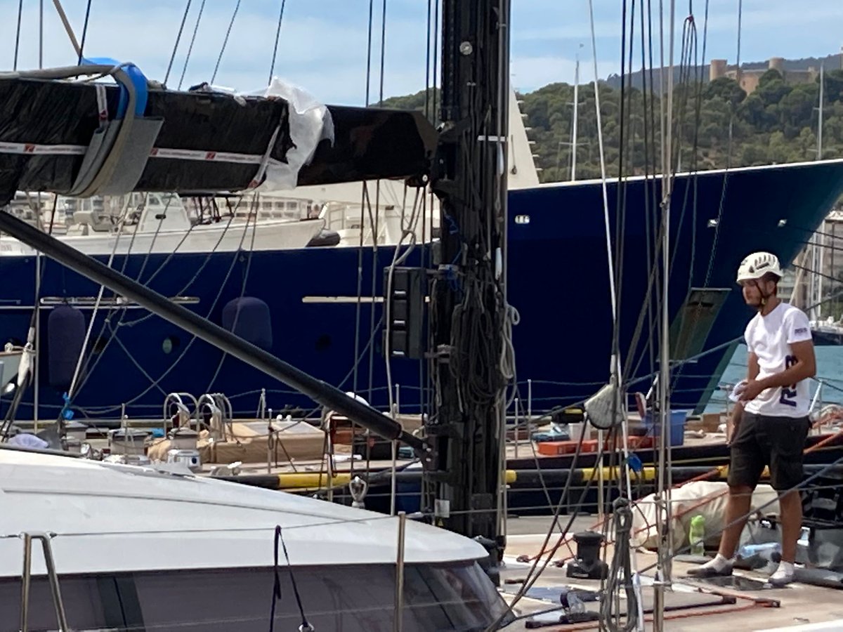 RSBRigging's tweet photo. Kestrels boom arrived safe and sound, delivered to STP Palma last week from @HallSpars. The very same day, our team re-installed her boom. Efficiency at its best ✅ 

#hallspars #sailing #sailingyacht #boom #boominstallation #rigrefit #stppalma #rigginginpalma #yachtrigging https://t.co/3QzqaLLdOD