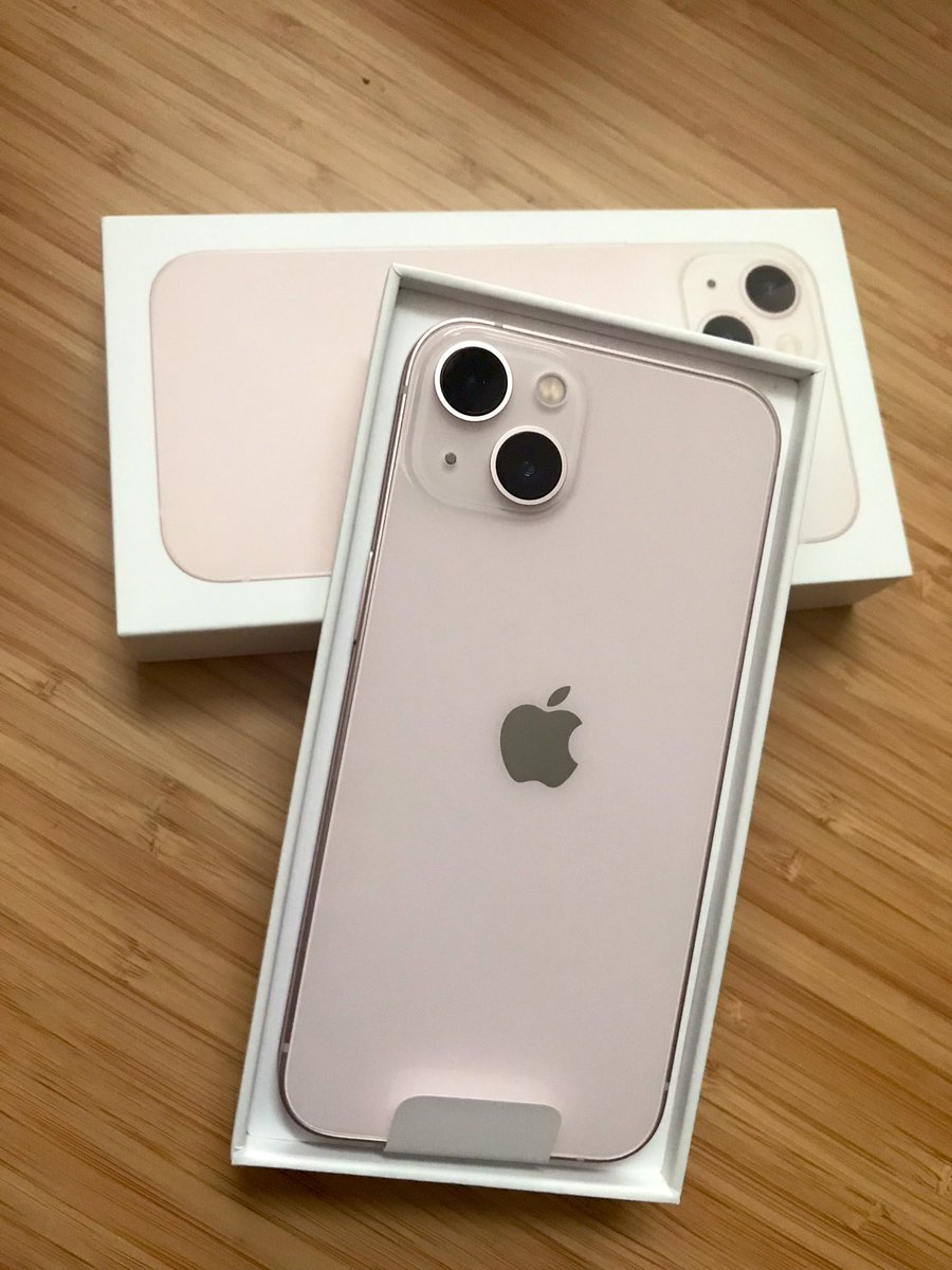 DbD_teddybear's tweet photo. やっとiPhone7から
替えられる😭
とりあえずケース届くまでは
このまま… https://t.co/lgHVFHUlYY