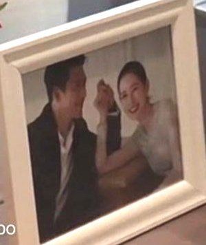 AmLiRa7's tweet photo. "I asked Yejin, (...) we talked about it."

"Yejin gives me a lot of support. We loved it together..."

"With Yejin, we talk about what kind of works we're doing..."

We just know how proud and happy he was to be able to talk freely about his wife and how supportive she is ❤️🥺 https://t.co/TYEBaHDzgQ