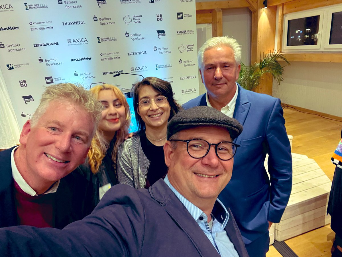tdoil's tweet photo. Ein gelungener erster #BerlinerMarketingPreis 2022 im Rahmen des #MCBeachfest in #BeachMitte beim @marketingberlin … Ehrenpreis ging an unseren ehemaligen Regierenden Berliner Bürgermeister Klaus Wowereit … und das ist auch gut so 👍

#bmp2022 #mcber #berlin #marketing https://t.co/OdJPPOtzR7