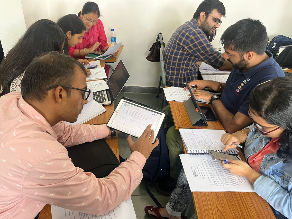 CLPRtrust's tweet photo. On 17 September 2022, @VineethKrishnaE from CLPR's Constitutional Culture team conducted a workshop with LLM students @TISSpeak to introduce them to #IndianConstitutionalHistory through the https://t.co/wvSyTzF5Bh website.
#ConstitutionOfIndia #ConstitutionintheClassroom https://t.co/tStYixHZdr