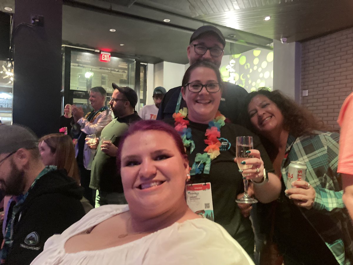 bgbn3's tweet photo. @allawler @LaurenDunne__c @sfdcgeek hanging in #PepUpTech #DF22 https://t.co/QjY5PlS9MP