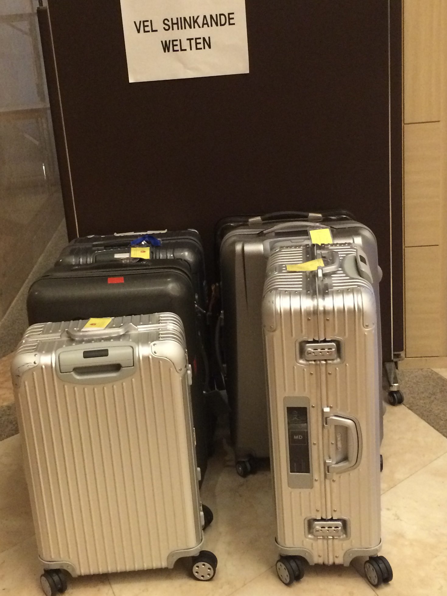 MartinManthe On Twitter VonFolkwang Wizard of IT RIMOWA Ich Wei Ja Nicht Der Koffer Vorne 