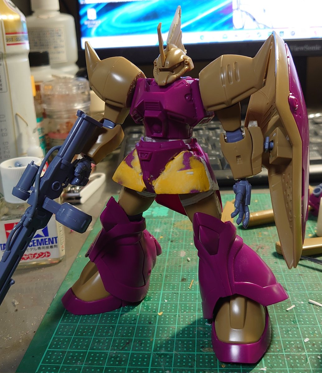 XFJ01a's tweet photo. 久々のフリーな時間があったのでガンプラ弄り。HGUCゲルググM　シーマ専用機なんだけど、変更箇所分かりづらすぎぃ https://t.co/8rj9r9Wh1g