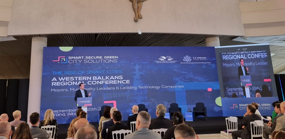 Mayor @erionveliaj quoted @ricardo_hausman to explain why attracting talents and creating sustainable networks is vital to usher cities into the digital age! 

“It’s difficult to move know-how into brains, however, allowing brains to move brings skills in faster'
#CitySolutions