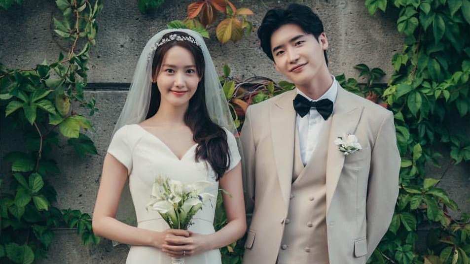 iconickdramas's tweet photo. OMG Here are the HD wedding photos of #LeeJongSuk and #Yoona for #BigMouth 🥺 https://t.co/v66TK9nZmQ