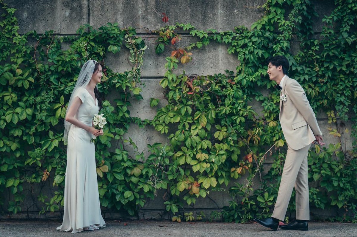 iconickdramas's tweet photo. OMG Here are the HD wedding photos of #LeeJongSuk and #Yoona for #BigMouth 🥺 https://t.co/v66TK9nZmQ