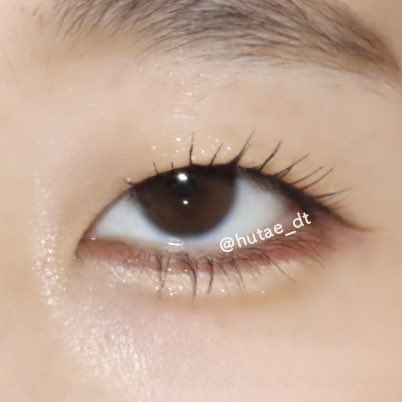 hutae_dt's tweet photo. 二重全切開と目頭切開

左のときはよく「にらんでる?」って言われてた(にらんでない)まつ毛も下がってくるしメイクした部分が全部まぶたの中に収納され…(省略)

自然に涙丘が見える目頭切開の仕上がりも気に入ってる🫶

←一重(メイクあり)画質悪くてごめん
       二重全切開+目頭切開(メイクあり)→ https://t.co/jHOzkb4FEF