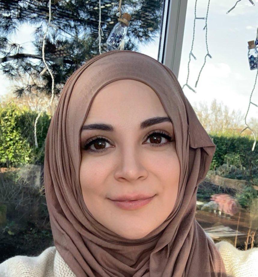 HizirCengiz's tweet image. YES! 🥳 
Op 12 oktober vindt de volgende editie van Voetnoot* plaats. Ik interview dan columinste Emine Uğur (@overlistener) en @RSBaldewsingh (@bureau_ncdr). In theater @devaillant (Den Haag), om 19:00, gratis toegang + drankje, aanmelden kan via devaillant.nl/voetnoot /1