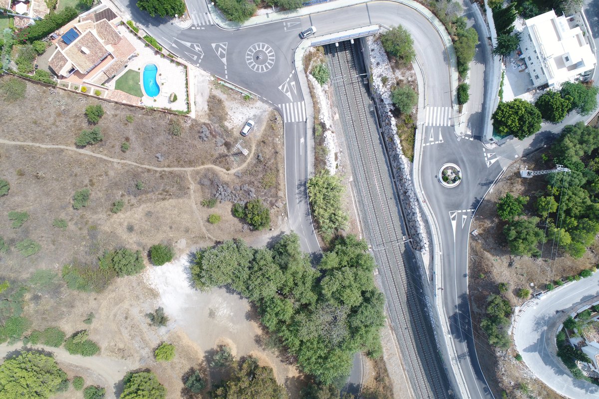 ANAISABELGONZL2's tweet photo. Y en oficina, tras una serie de orientaciones y cálculos se obtienen las ortofotos de la zona y la cartografía servirá de base para el proyecto a ejecutar
Como decía alguien: "lo que bien comienza bien acaba"
Los trabajos #topograficos previos imprescindibles ¡no se olvide! https://t.co/lwIrMOPudr