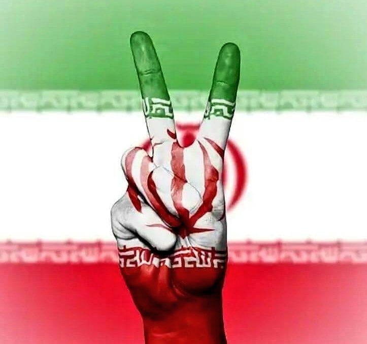 kowsariox's tweet photo. هزاران جوان نرفتند که امروز پرچم ما روی زمین بمونه ، اون منافقی که از ازل امیدی نابودی ��طن و پرچم #ایران_من رو داشته باید خوابشو ببینه 
خون ها ریخته شد تا پرچم تا ابد بالا بماند و میماند 
#ایران_من https://t.co/2LyY4obVP8