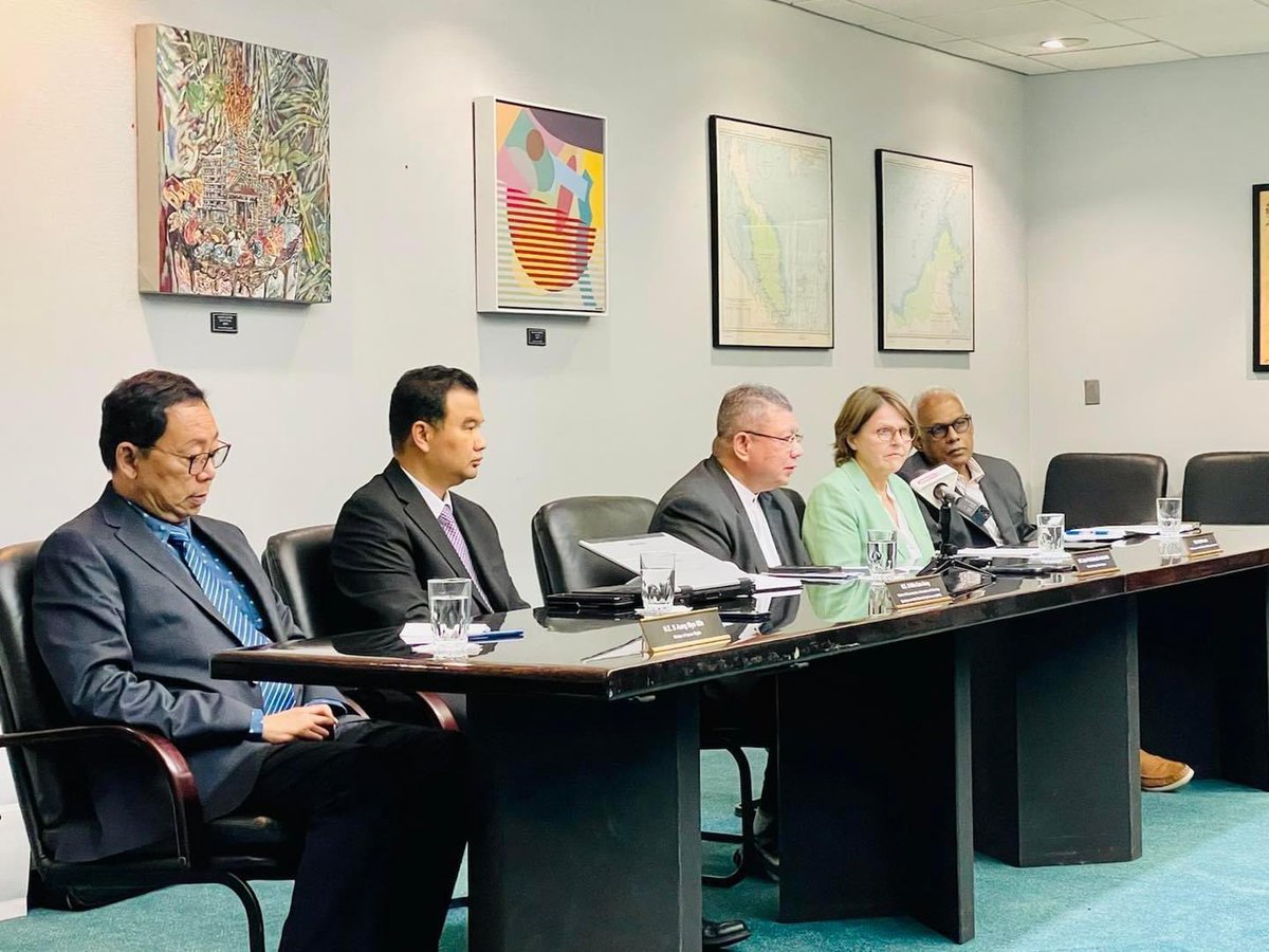 BOSCMyanmar's tweet photo. Meeting with Malaysian Foreign Minister, Saifuddin Abdullah, APHR-IPI, and the National Unity Government. https://t.co/qYAjNLcXJb