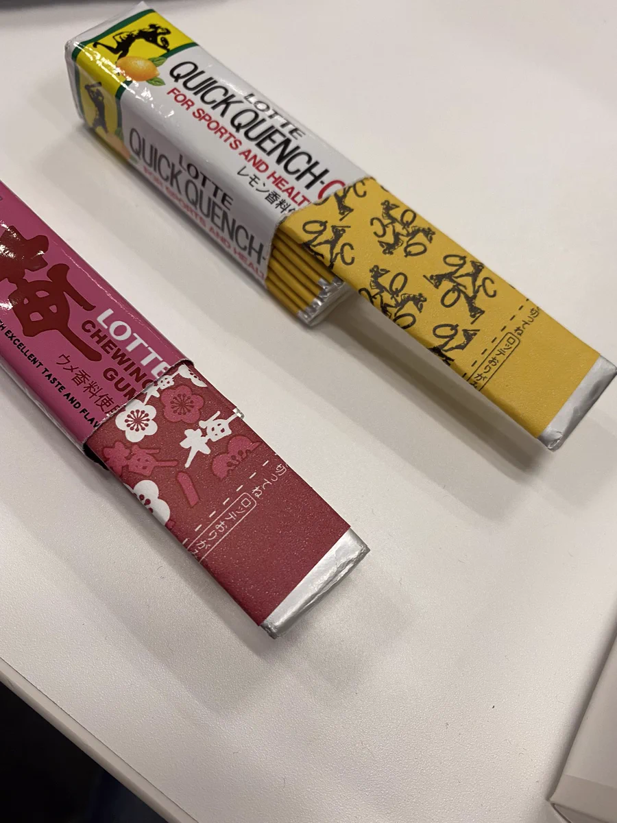 懐かしさを感じる板ガム。しかし差し出されるとちょっと怖い！？