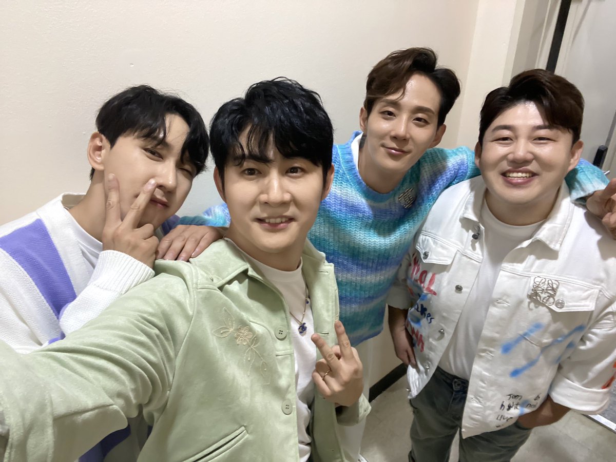 Edelreinklang's tweet photo. 에델 라인클랑 두번째 팬미팅 #ㅋㅇㅇ에 와주신 모든 클랑이분들께 감사드립니다

에델과 함께한 캠핑시간이 클랑이분들에게 작은 위로가 되었기를 바라며
우리는 또 이날의 기억으로 책장을 넘겨요

ㅋ 클랑이 없는 
ㅇ 에델은
ㅇ 0

#에델라인클랑 #EdelReinklang 
#조형균 #이충주 #김동현 #안세권 https://t.co/ubgeu6inGb