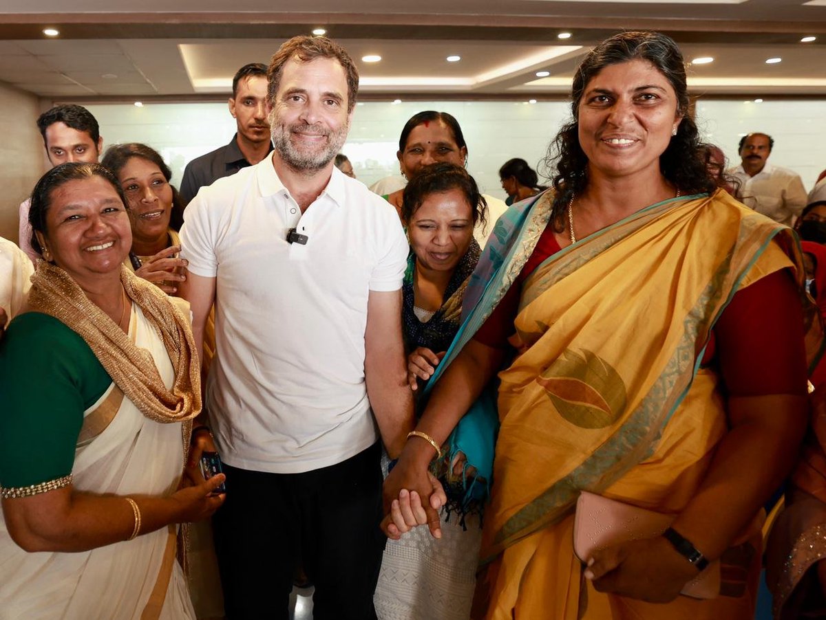 manoj_dhruw750's tweet photo. दिल को छू लेने वाली तस्वीर...❤️
#भारत_जोड़ो_यात्रा
#BharatJodoYatra
#bharat_jodo_yatra
#WeWithRG
#IStandwithRG https://t.co/lFbxemrRXF