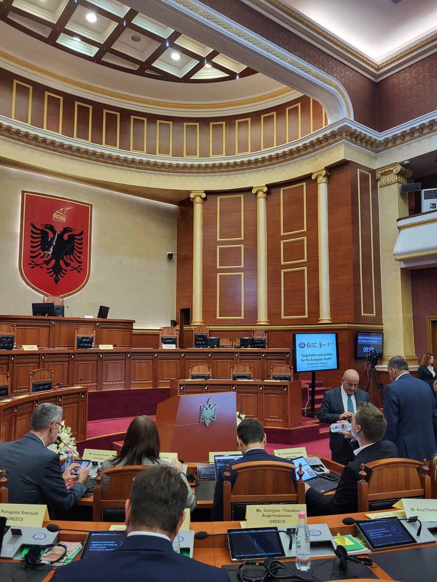 Državni zbor tweet media