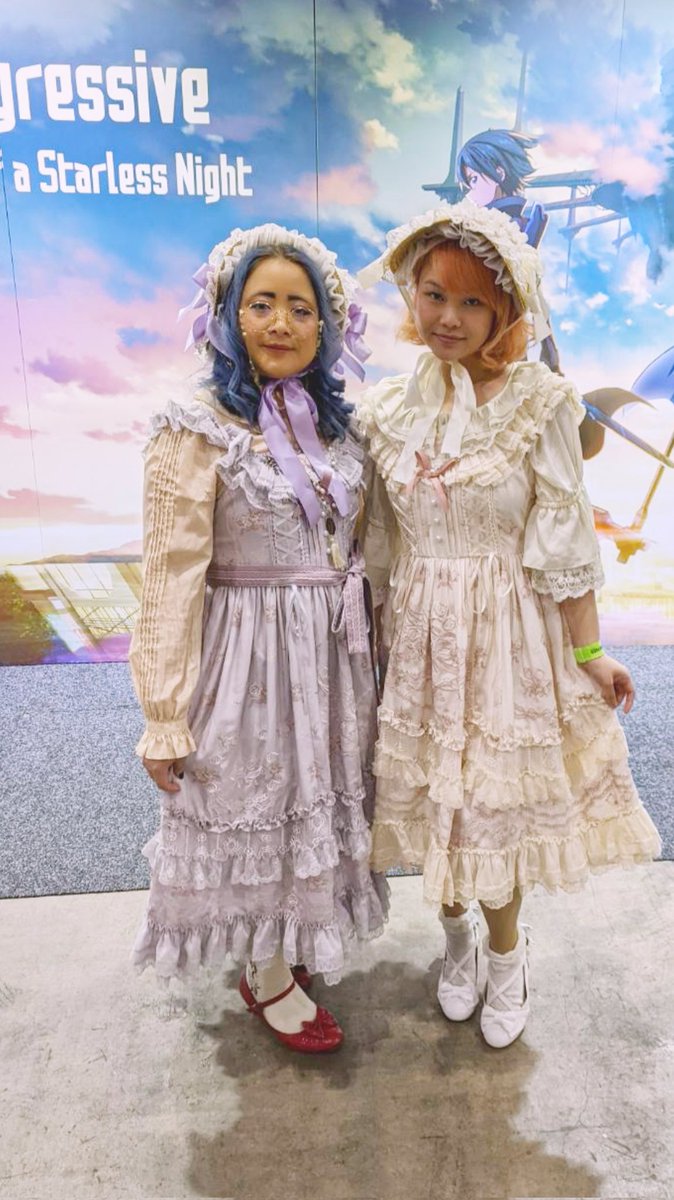 Atelier_Karen's tweet photo. Didnt take a any photos of my outfit except in the morn of sunday. Twinning with my fave girl Sweet Momo

#jfashion #japaneselolita #egl #eglcomm #lolitafashion https://t.co/qGwuKITvBu