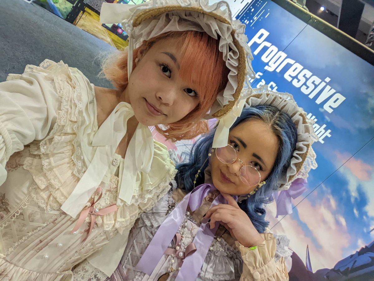 Atelier_Karen's tweet photo. Didnt take a any photos of my outfit except in the morn of sunday. Twinning with my fave girl Sweet Momo

#jfashion #japaneselolita #egl #eglcomm #lolitafashion https://t.co/qGwuKITvBu