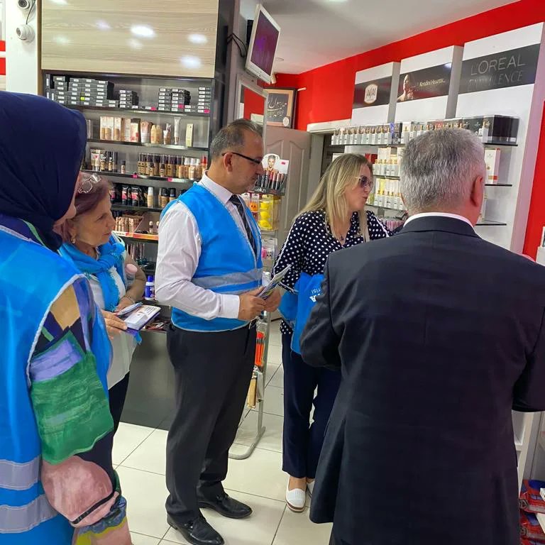 resatates14's tweet photo. #AnadolununDevası #umudumuzdeva #AliBabacan
Genel merkez misafirlerimiz ile birlikte esnafımızı ziyaret ettik. https://t.co/wPTHjG4pfO