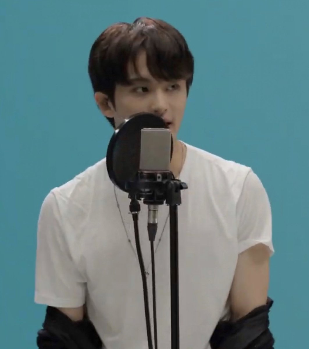 Ieemarkees's tweet photo. excuse me mark? https://t.co/r9vor7vv9y