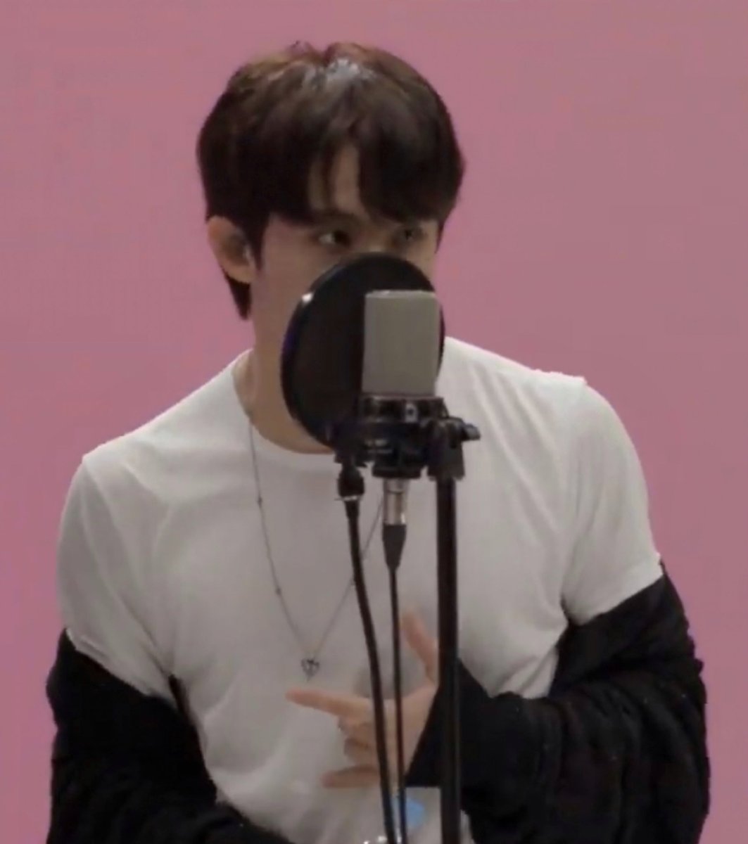Ieemarkees's tweet photo. excuse me mark? https://t.co/r9vor7vv9y