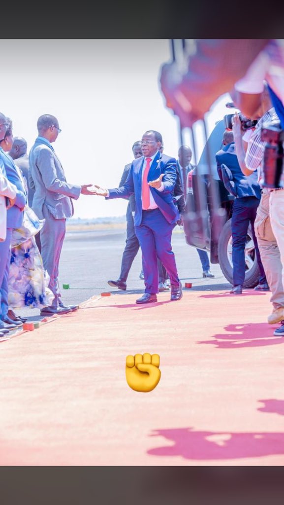Huinfos's tweet photo. #RDC🇨🇩Haute philosophie : le président Bahati @PLukwebo, l'homme qui a poussé la @MONUSCO à l'humilité, à la responsabilité et à la vérité. "Parfois les congolais ne connaissent pas".|Par @OlitoUmba https://t.co/9ocO7dfeMD