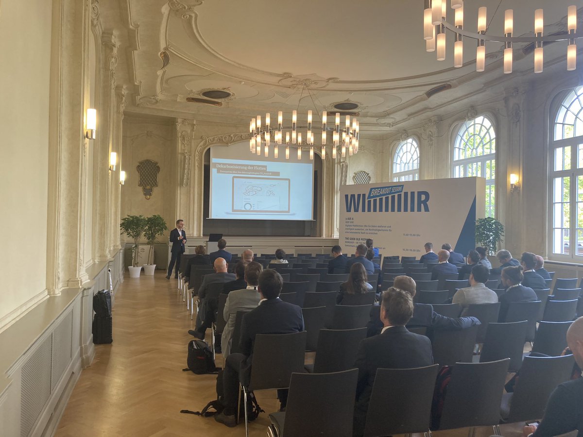 VKUonline's tweet photo. Bei unseren Deep Dives können Sie sich 3 Workshops zu 6 verschiedenen Themen aussuchen und gemeinsam mit unseren Expertinnen und Experten tief in die Materie eintauchen! Mit dabei: #Beenera, @450connect, @SalesforceDACH, @pwc_de, @Vattenfall_De & @UniperGermany #SWK2022 https://t.co/kFxTHTpqLK