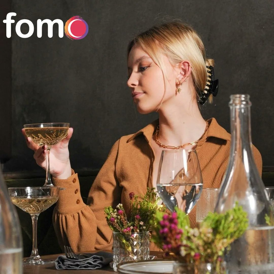 fomoappsa's tweet photo. What's a High Tea without Champagne? 🥂
With pay-day just a few days away, get your springtime High Tea going ☕ filled with tons of amazing culinary experiences to enjoy at Coco Safar for just R695 per person 😍
#fomo #fomosa #fomoapp #cocosafar #artemcentre #seapoint #hightea https://t.co/POK2kEb7he