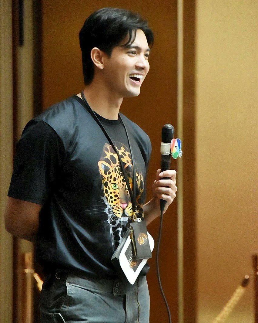 พ่อเสือ🐯แพรวพราวอยู่น่ะ

🌈 วันนี้ งานสิริศิลปิน SIRISINLAPIN THE ART OF METAVERSE Iconsiam (แถลงข่าว)

Kem Hussawee
Hussawee So Cute
#เข้มหัสวีร์
#SIRISINLAPINMetaArtforlife
#NFTSIRISINLAPIN
<a href="/Hussaweee/">หาดสะหวี่</a>

📸 : แก้มบุ๋ม 🙏