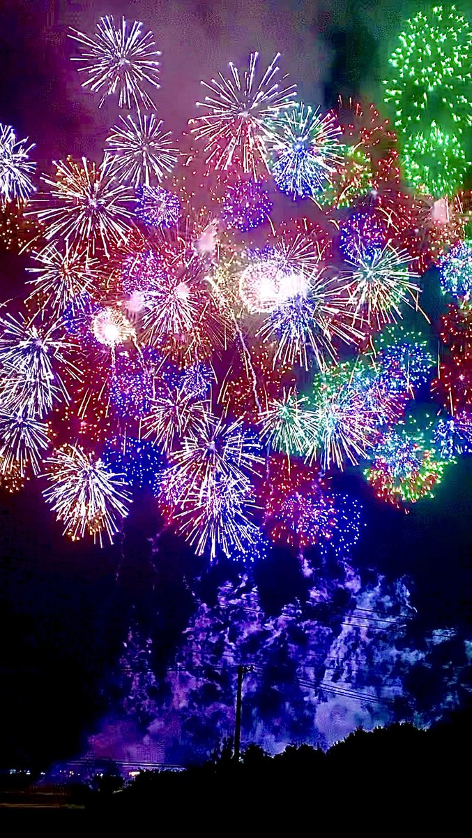 Abundantia's tweet photo. #花火  #打ち上げ花火  #夏の終わり https://t.co/kzlU3Aljen