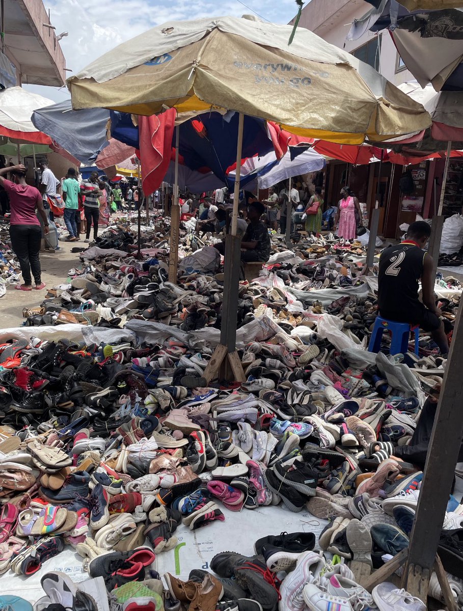 BaleTales's tweet photo. 08.01.22, Kantamanto Market, Accra https://t.co/wDsAI0VgiO