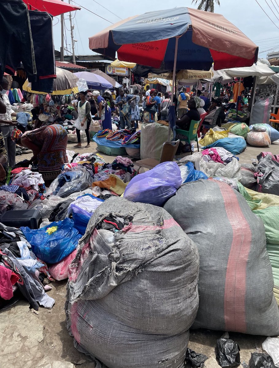 BaleTales's tweet photo. 08.01.22, Kantamanto Market, Accra https://t.co/wDsAI0VgiO