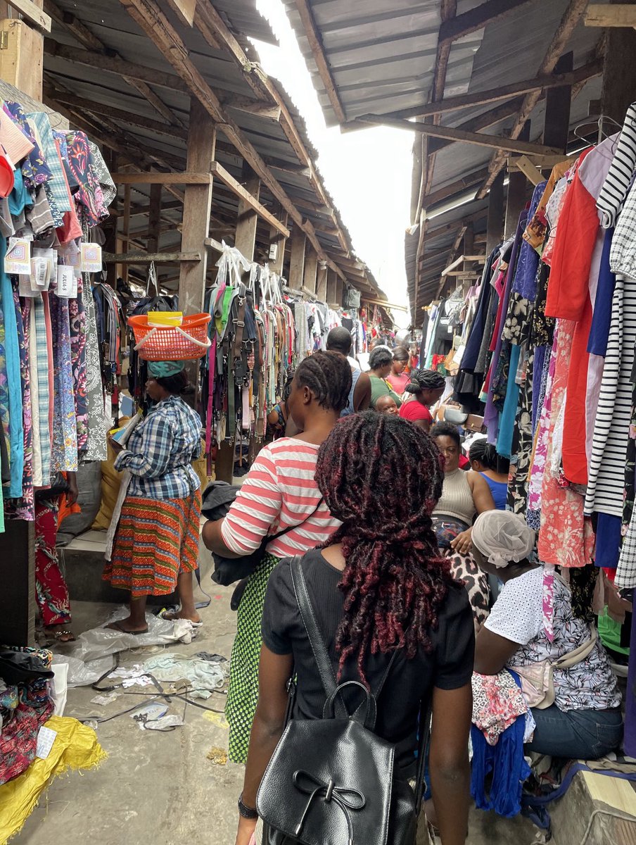 BaleTales's tweet photo. 08.01.22, Kantamanto Market, Accra https://t.co/wDsAI0VgiO