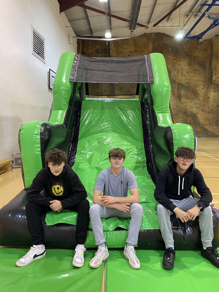 Bridgend Student Life tweet media