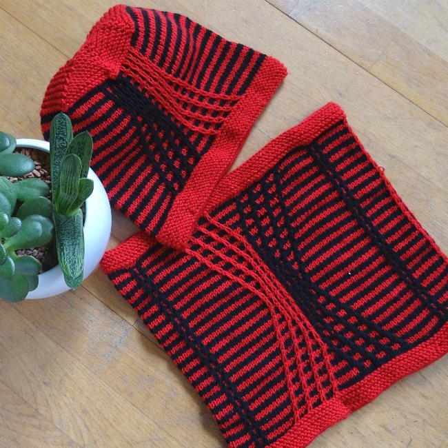 Selana1505's tweet photo. Need something to keep you warm on chilly mornings?
Opposites Attract hat and cowl are perfect for that.
Hat pattern: https://t.co/NSUAGAezGQ
Cowl pattern: https://t.co/nj7TNqitQm
#KnittingTwitter #KnittingPattern #OffRavDesigner #ElevensesHour #CraftBizParty https://t.co/a3E5kOtdxX