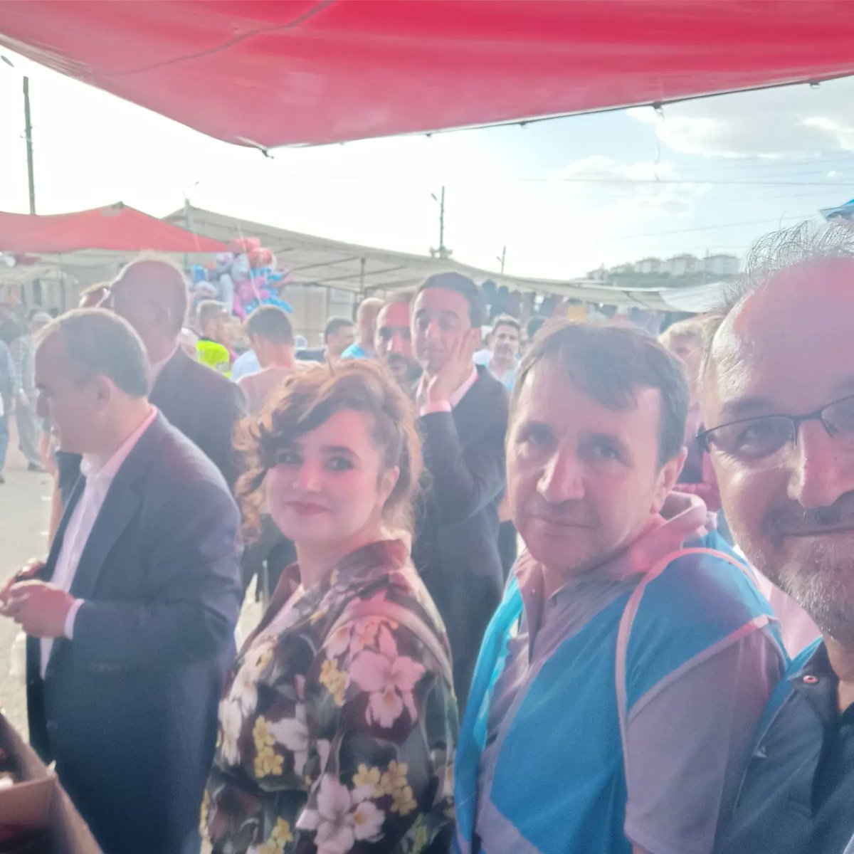 resatates14's tweet photo. #AnadolununDevası #umudumuzdeva #AliBabacan
Genel başkan yardımcımız sayın @erginsadullah ve genel merkez misafirlerimiz ile birlikte Gerede panayırında esnafımız ve vatandaşlarımız ile hasbihal ettik https://t.co/tkzx9ZU7TY