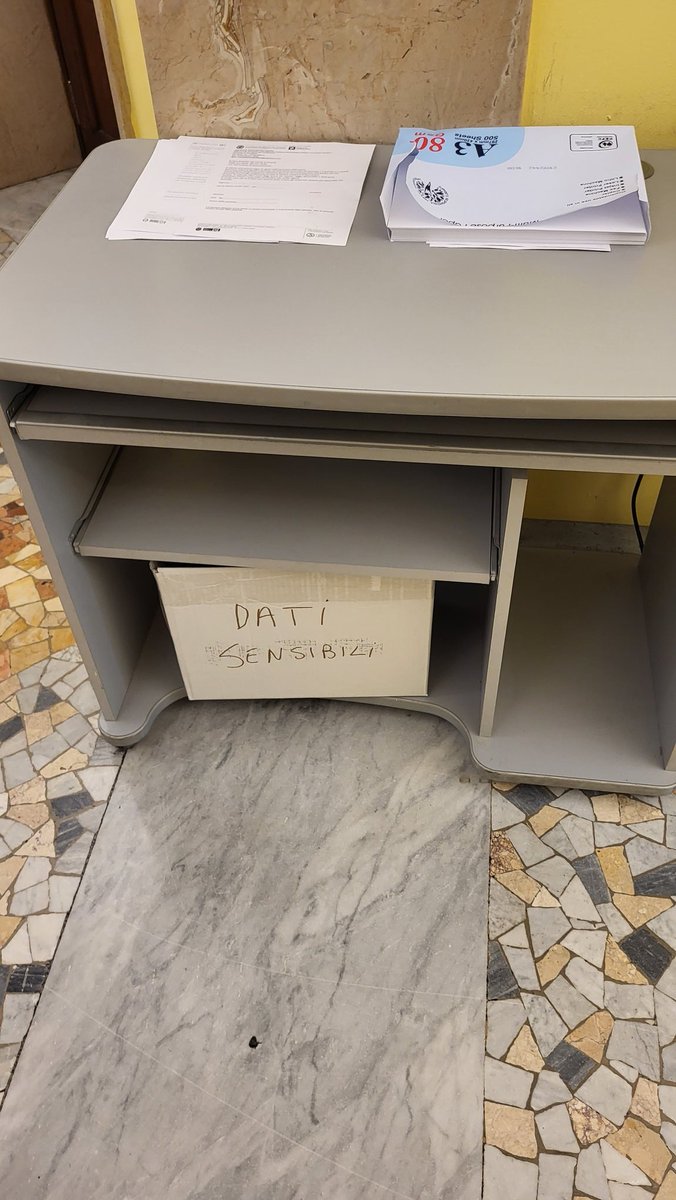 FrancescoLaz's tweet photo. @lastknight tu mi insegni che i dati sensibili si trattano così, giusto?
Location: ospedale di Milano https://t.co/E8LX1n7361