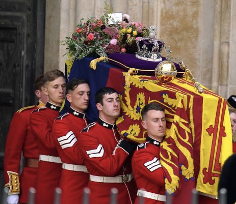 COLRICHARDKEMP's tweet photo. Of the 6,000 members of the armed forces that took part in the funeral these 8 infantrymen of Queen’s Company 1st Grenadier Guards had the hardest job &amp; were flawless. They were brought back from operations in Iraq to do their duty for The Queen, who was their Company Commander. https://t.co/GjGO4bgyNS