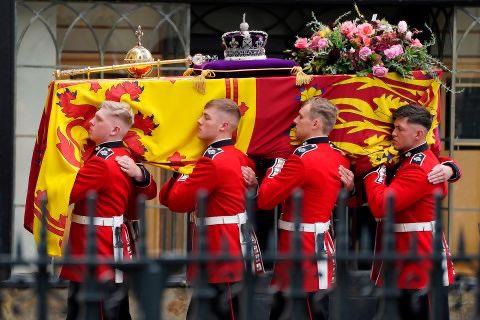 Of the 6,000 members of the armed forces that took part in the funeral these 8 infantrymen of Queen’s Company 1st Grenadier Guards had the hardest job &amp; were flawless. They were brought back from operations in Iraq to do their duty for The Queen, who was their Company Commander.
