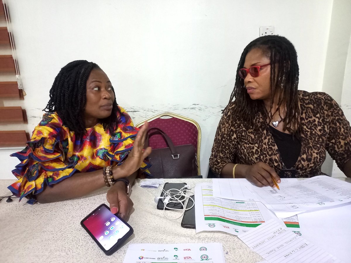 dajieodok's tweet photo. Communications colleagues working hard at the Genome Editing Training in Abuja to ensure our message is heard loud, and clear!
#geneEditingcoms
#communicatingscience
#allies4sciencecoms
#ScienceComs
@OrowaleOmolara
@AburTerngu @kslopez77 @BuddyWhite_NG @tundex98 https://t.co/iX2Q86fo60