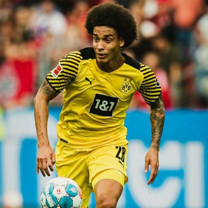 BetclicPortugal's tweet photo. FIFA: Axel Witsel tinha velocidade de 61 no FIFA 22 (Dortmund), bastou ir para o Atlético Madrid e desceu para os 34... 😂 https://t.co/V86YqXJlxf