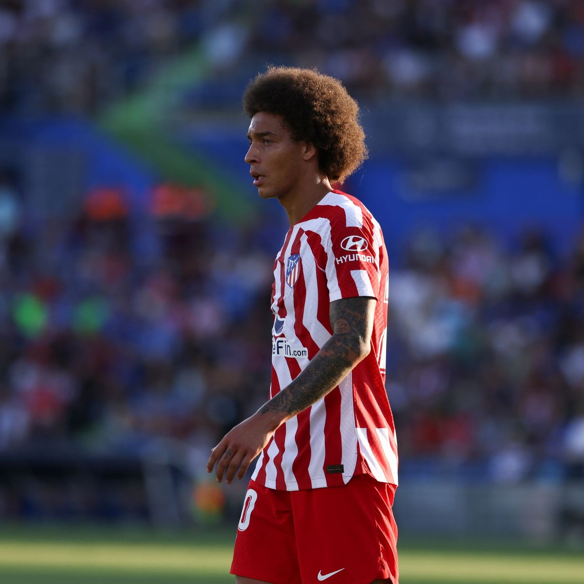 BetclicPortugal's tweet photo. FIFA: Axel Witsel tinha velocidade de 61 no FIFA 22 (Dortmund), bastou ir para o Atlético Madrid e desceu para os 34... 😂 https://t.co/V86YqXJlxf