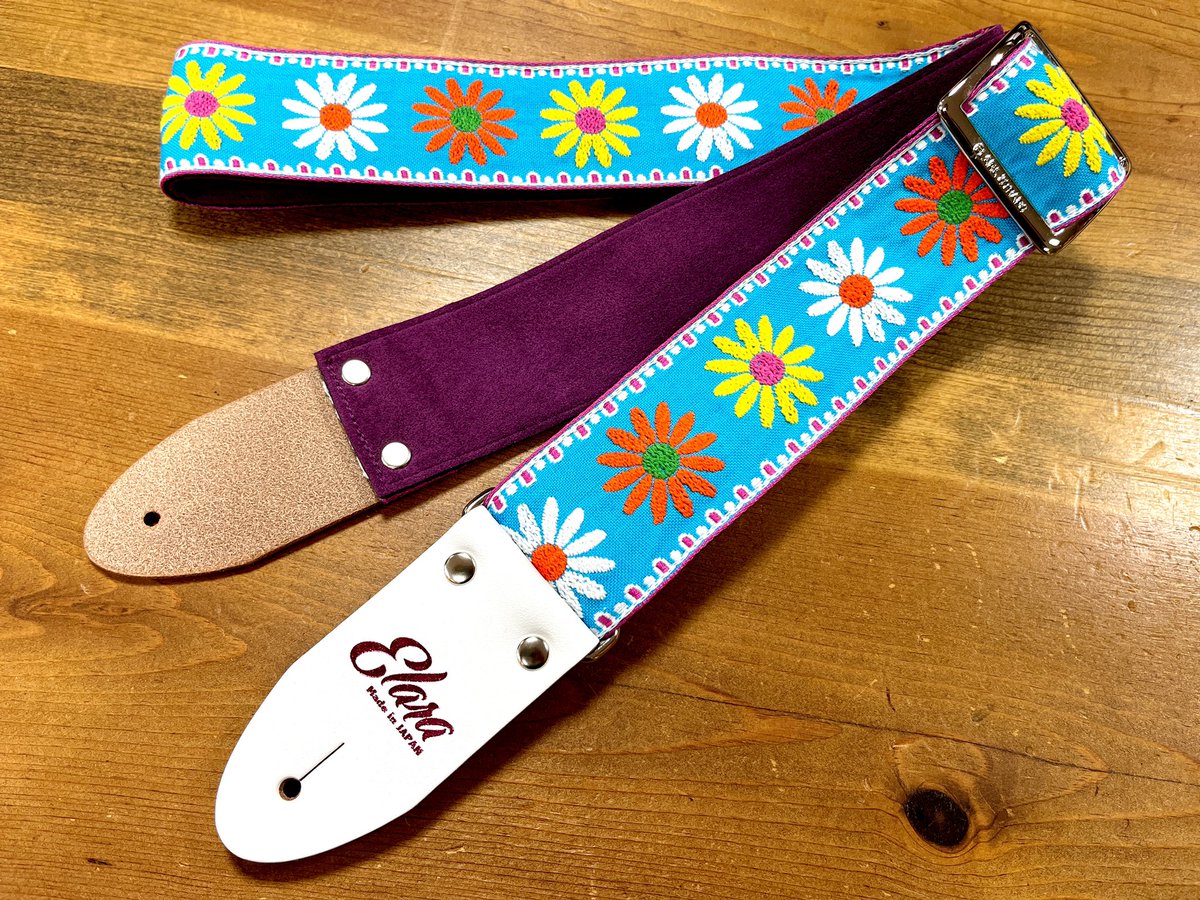 ElaraStraps's tweet photo. お客様よりカスタムオーダー頂き製作したストラップ!
Happy Daisy CometBlue Ultrasuede
ワイルドプラム・ウルトラスウェード/ホワイト・タブ革/ ローズピンク・ロゴ箔/ニッケル・パーツ
#elarastraps #ultrasuede #guitarstrap #hippiestrap #acestrap #エララストラップ #ギターストラップ https://t.co/UzJf1P9nTv