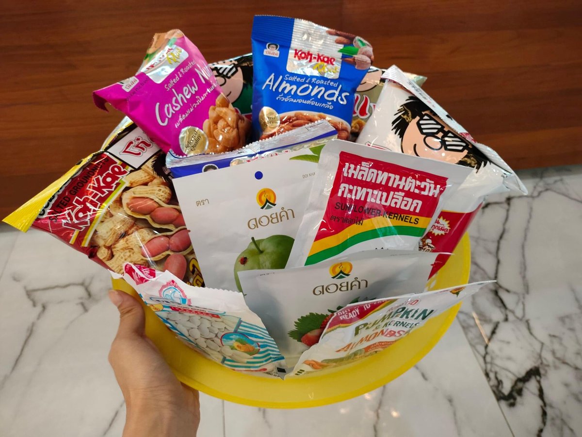 SH_9394TR's tweet photo. มี้มาทำบุญให้ชูครีมกับโมจิแล้วนะ กินกันให้อร่อยๆๆนะ ของชอบพวกเธอทั้งนั้นเลย ถ้าอยากกินไรมาเข้าฝันบอกมี้นะ 😔 

มี้คิดถึงพวกหนูนะ 🖤🤍

สักวันเราคงได้พบกัน… https://t.co/BlXJ2feHAL