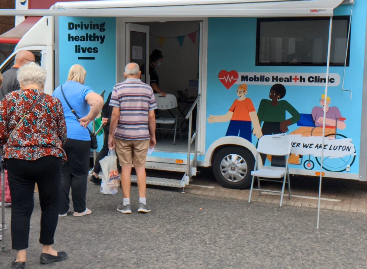 market_lb's tweet image. The COVID-19 vaccination bus is here (9am-3pm) &amp;amp; for a few Tuesdays, offering 1st/2nd/3rd jabs to over 12's &amp;amp; 4th jabs to over 50's.  It's a walk in service, just turn up.  #leightonbuzzardhealthcare #leightonbuzzard #LeightonBuzzardLocal #leightonbuzzardtown #leightonbuzzardlife