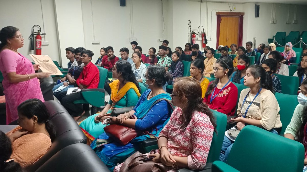 bsi_moefcc's tweet image. A group of a total of 59 B.Sc. #Botany (Hons.) students from #CityCollege and #VictoriaInstitution (College) have visited @bsi_moefcc #CentralNationalHerbarium and #AJCBose_Indian_Botanic_Garden #Howrah on 20th September 2022.