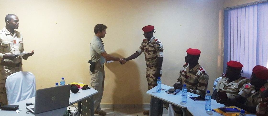 EUCAPSahelNiger's tweet photo. Formation des formateurs : EUCAP Sahel Niger 🇪🇺 démarre une formation spéciale pour la Garde Nationale 🇳🇪 concernant la détection des faux documents 🔍.
Lire plus : https://t.co/2JUlO4uLB1
#Niger #FSI #GardeNationale #FraudeDocumentaire #Formationdeformateurs @EucapSahelNiger https://t.co/kR0qZv3lGo