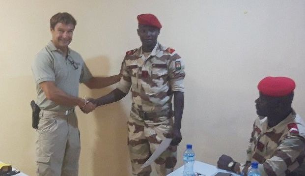 EUCAPSahelNiger's tweet photo. Formation des formateurs : EUCAP Sahel Niger 🇪🇺 démarre une formation spéciale pour la Garde Nationale 🇳🇪 concernant la détection des faux documents 🔍.
Lire plus : https://t.co/2JUlO4uLB1
#Niger #FSI #GardeNationale #FraudeDocumentaire #Formationdeformateurs @EucapSahelNiger https://t.co/kR0qZv3lGo